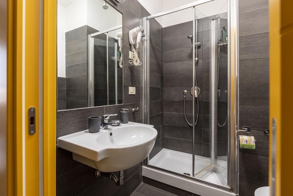 La Riviere Guesthouse Trastevere - Tap to explore photos