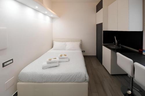 FRAM Termini Station Studio Apartment - Tap to explore photos