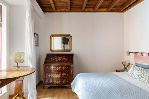 iFlat Via del Corso Elegant Apartment - Tap to explore photos