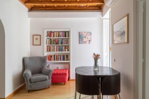 iFlat Via del Corso Elegant Apartment - Tap to explore photos