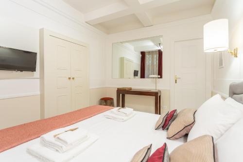 Stylish Spanish Steps Retreat Room Type - Apartment
