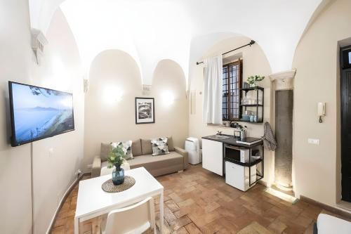 FRAM Campo de' Fiori Studio Apartment - Tap to explore photos