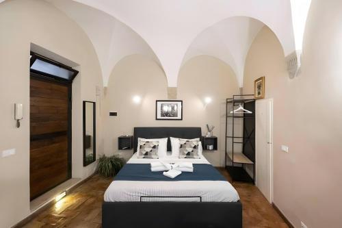 FRAM Campo de' Fiori Studio Apartment - Tap to explore photos