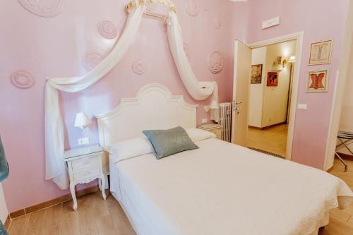 Vatican Boutique inn Room Type - Triple Room with Balcony