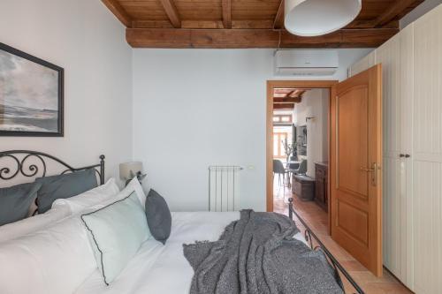 iFlat Charming Apartment near Piazza Venezia - Tap to explore photos