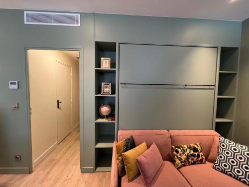 Relais Cocorico 2 Bedrooms with AC, 2 bathrooms, 8 min Eiffel Tower - Tap to explore photos