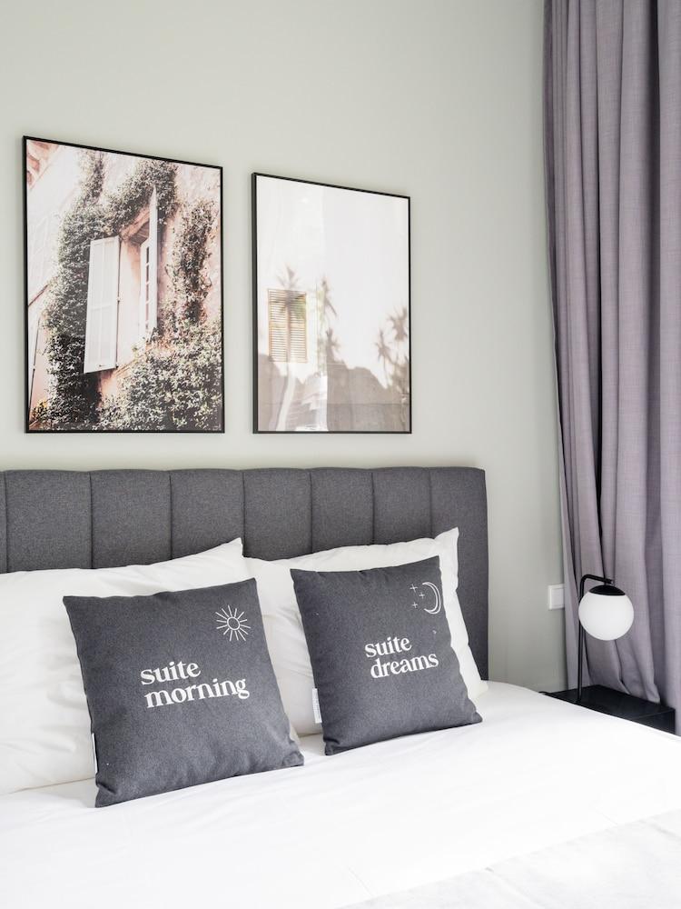 STAYSOME Amsterdam Hemonystraat Room Type - Economy Queen Room