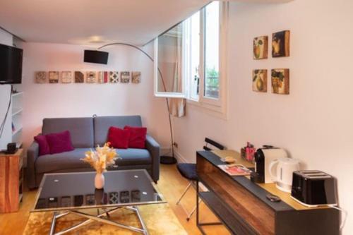 Haut MaraisJolie duplex 33m2… - Tap to explore photos