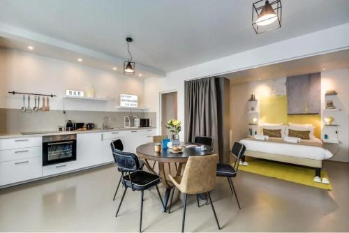 Modern and eclectic 3BD duplex in Le Marais! - Tap to explore photos