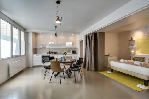 Modern and eclectic 3BD duplex in Le Marais! - Tap to explore photos