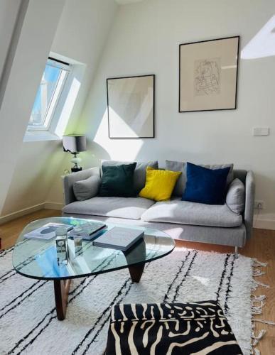 Marais - Appartement sur les toits - Tap to explore photos