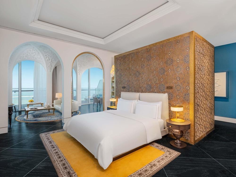 Raffles Doha Room Type - Crescent Signature suite