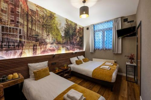 Historic Centre Hotel Room Type - Family Room with Private Bathroom Historic Centre Hotel Room Type - Family Room with Private Bathroom