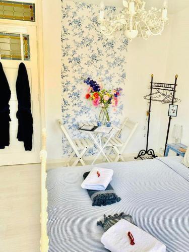 Bed & Breakfast Jo Amsterdam Room Type - Deluxe Double Room with Balcony Bed & Breakfast Jo Amsterdam Room Type - Deluxe Double Room with Balcony