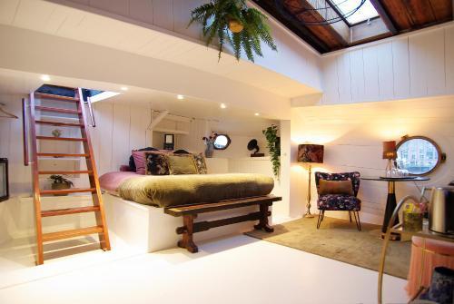 Najade Eco Houseboat Room Type - Superior King Room