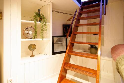 Najade Eco Houseboat - Tap to explore photos