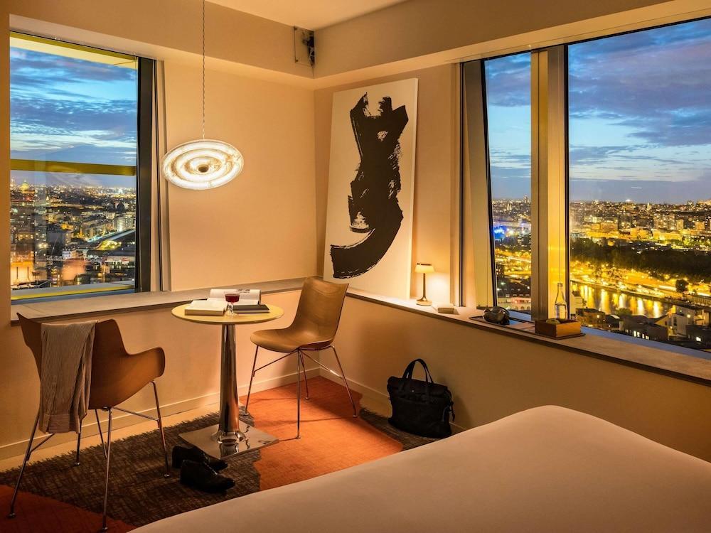Too Hotel Paris - MGallery Room Type - Executive Room, 1 King Bed, Corner (Panoramic Paris Eiffel Tower)