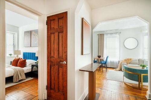 61-2C Prime UES 2BR Newly furnished best value - Tap to explore photos