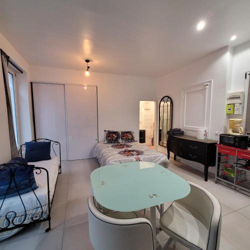Studio @Paris-Centre Montmarte Sacre-coeur Opera Louvre Room Type - Apartment - Ground Floor