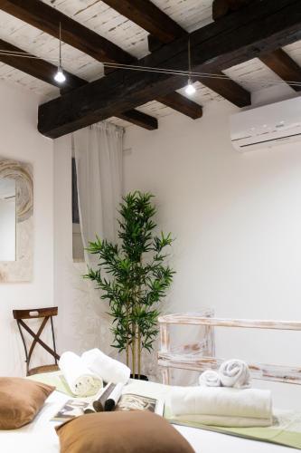 Sofia Courtyard Apartment alla VII Coorte - Tap to explore photos