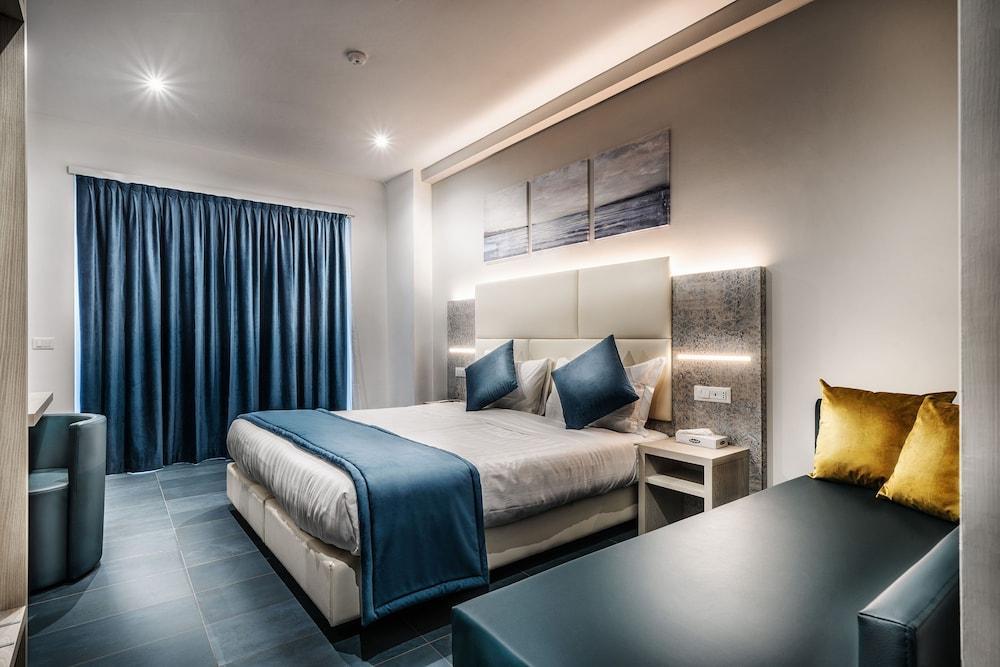 Suite Blue Style Room Type - Family Triple Room