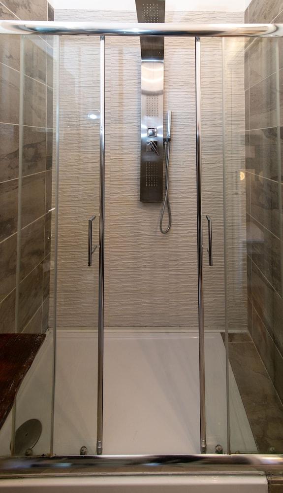 Exa Rooms - Prati - Tap to explore photos