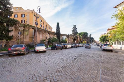 Jmartins Colosseo Suites - Tap to explore photos