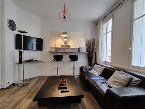 Nice and cozy 1b apartment in the heart of Paris - Tap to explore photos
