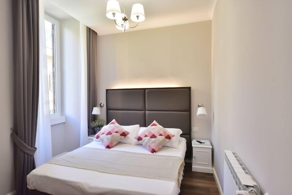 SACCONI PALACE SUITE ROMA Room Type - Superior Room