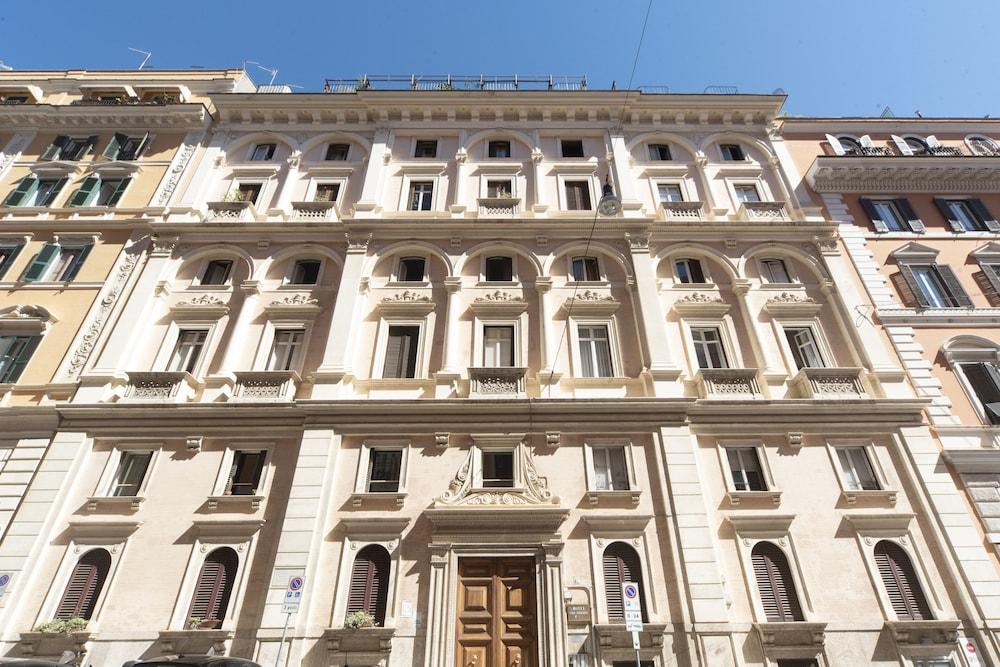 SACCONI PALACE SUITE ROMA - Tap to explore photos