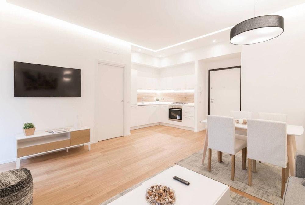 Lovely flat in Piazza Morosini - Tap to explore photos