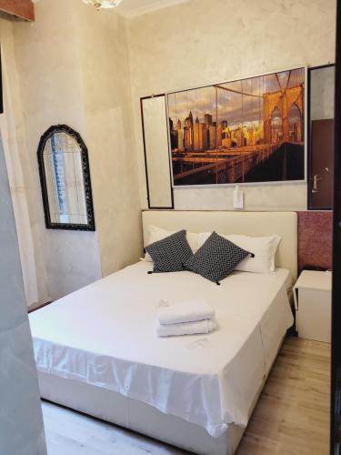 Captin Home Roma Room Type - Deluxe Double Room