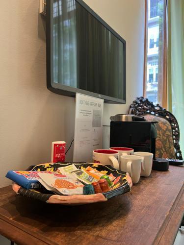 Boutique Amsterdam - Tap to explore photos