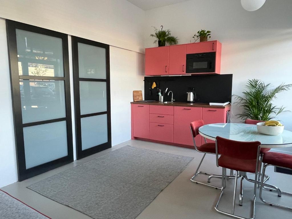Studio 28A5 with free parking place - Tap to explore photos