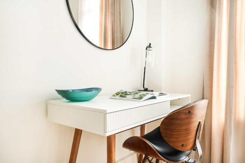 1597-2 Luxury Upper East Side Studio W&D - Tap to explore photos