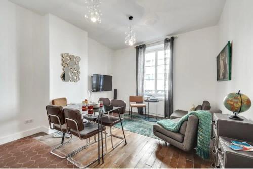 Jardins du Luxembourg cozy 2 bedrooms - Tap to explore photos