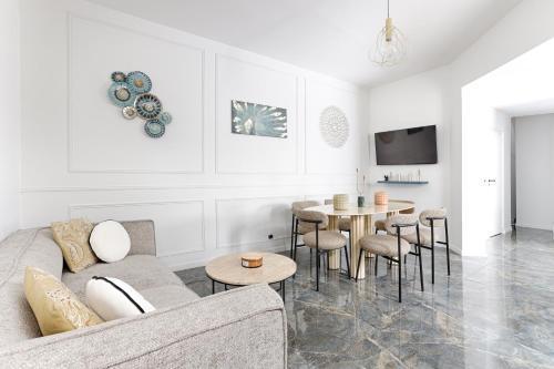 Amazing Luxury Triplex 3BR - 6P - Arc de Triomphe - Tap to explore photos