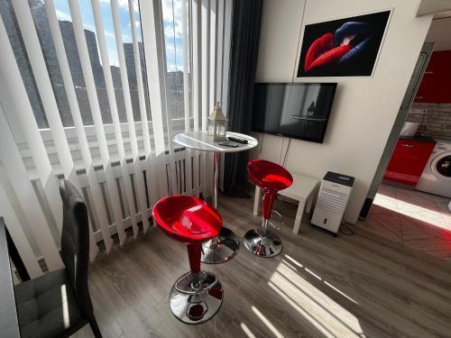 MONFas APARTMENT BARRANDOV - Tap to explore photos