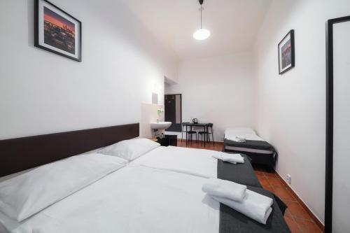 Pension 15 Homér Room Type - Triple Room with Shared Bathroom Pension 15 Homér Room Type - Triple Room with Shared Bathroom