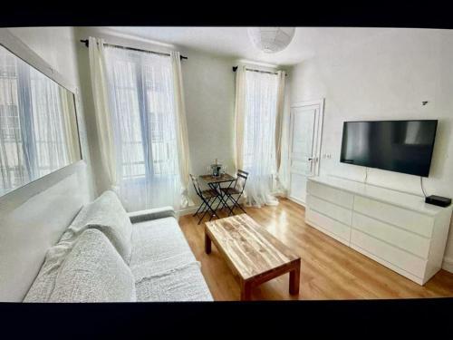 Cute one bedroom in Le Marais - Tap to explore photos