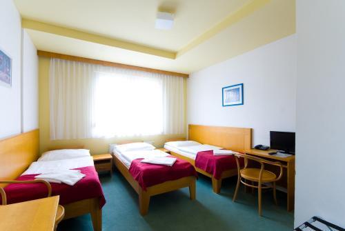 Hotel Smaragd - Tap to explore photos