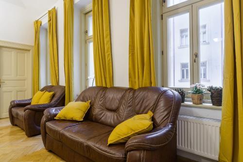Spacious 3-room Apartment I Center I Palladium Mall - Tap to explore photos