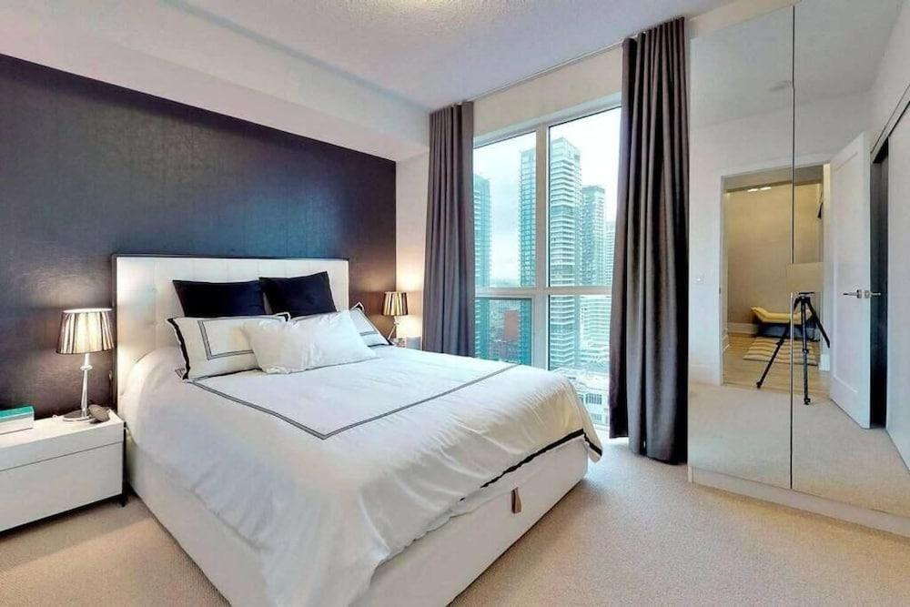 Skyline Suites - Next to MTCC, ACC & CN Tower Room Type - Traditional Apartment
