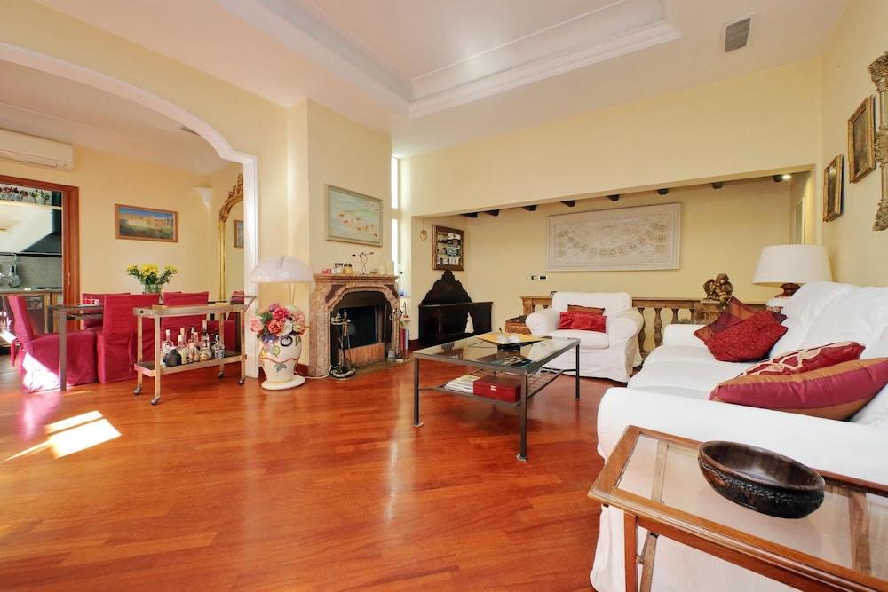 4bnb - Luxury Trevi Apartment w Terrace - Tap to explore photos