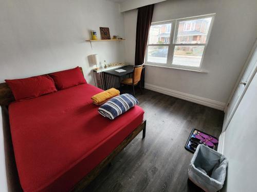 Affordable/Quiet Private Room - Tap to explore photos