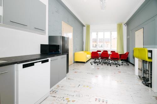 Benedikt City Center Hostel - Tap to explore photos