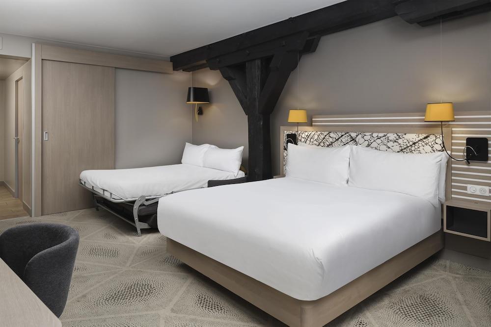 Hilton Garden Inn Paris La Villette Room Type - Deluxe Room, 1 Queen Bed with Sofa bed