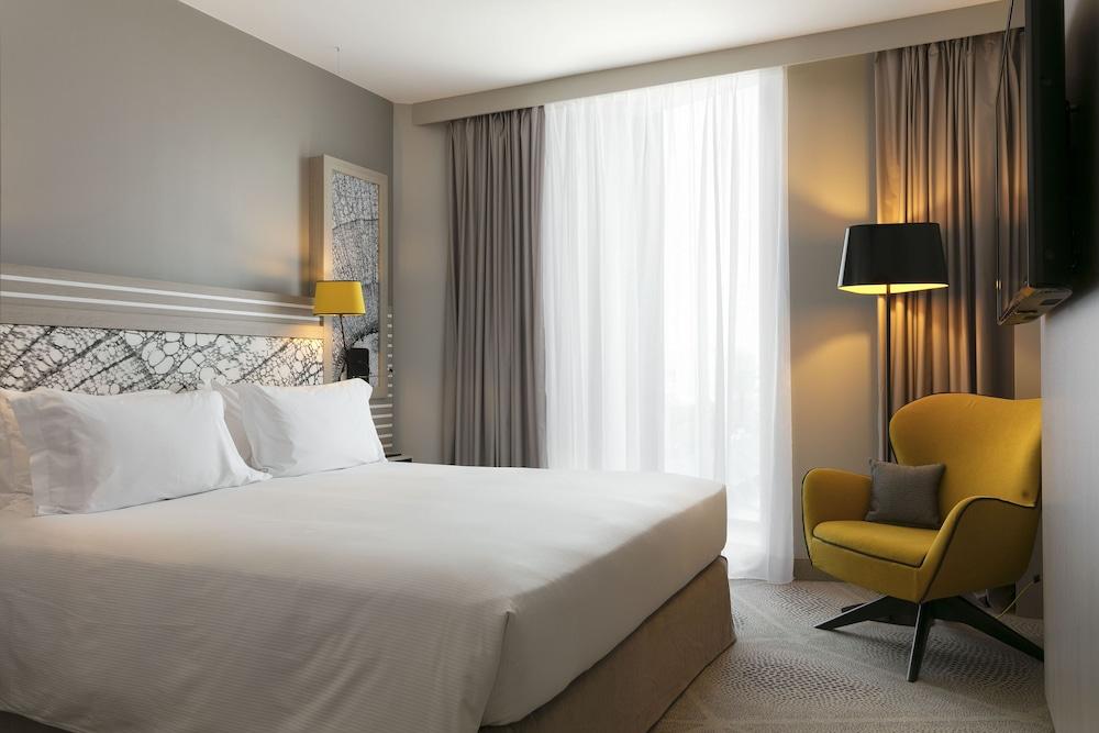 Hilton Garden Inn Paris La Villette - Tap to explore photos