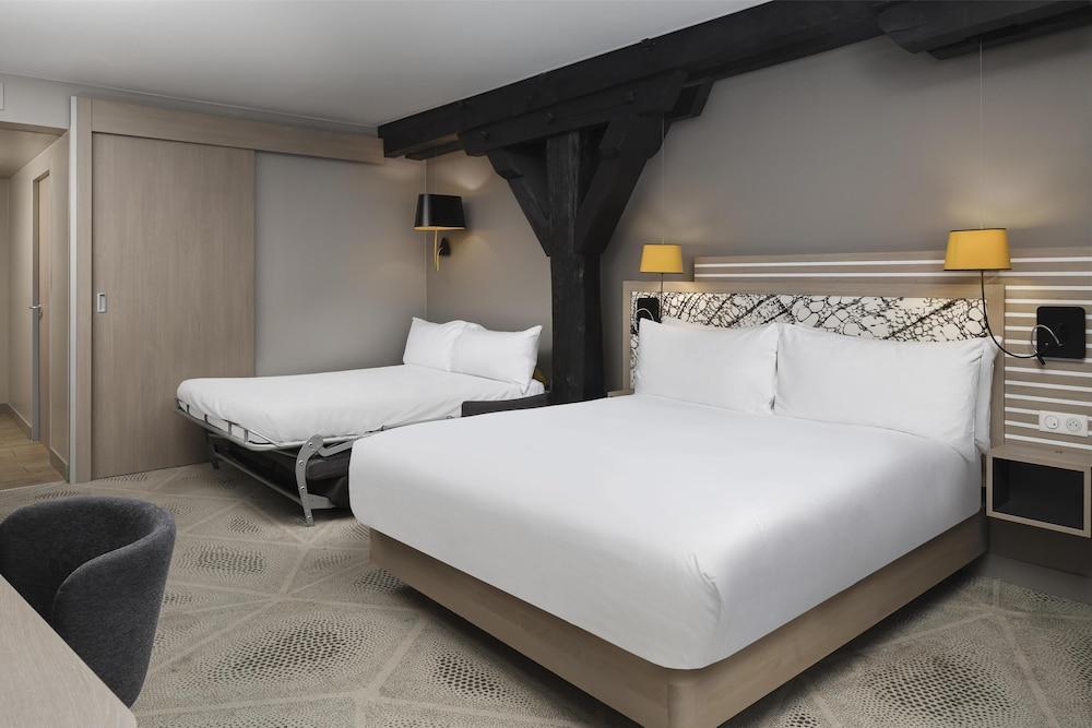 Hilton Garden Inn Paris La Villette Room Type - Deluxe Room, 1 Queen Bed with Sofa bed