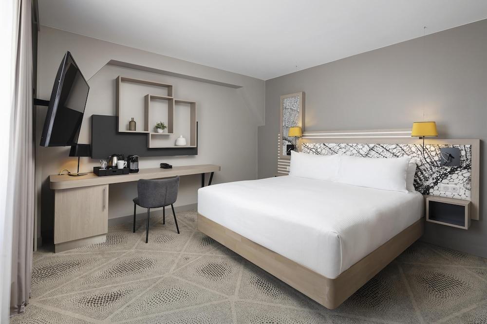 Hilton Garden Inn Paris La Villette Room Type - Deluxe Room, 1 King Bed